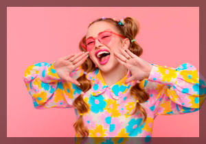 Цветовые палитры и модные принты в женской одежде: что актуально сейчас