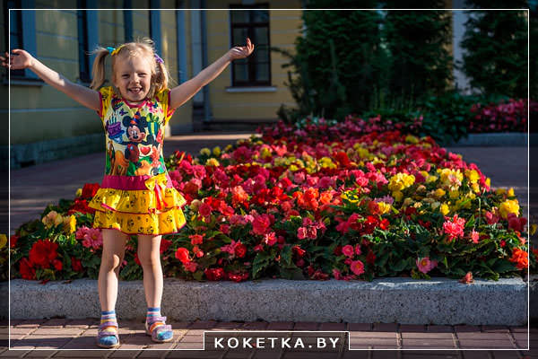 маленькая девочка в платье