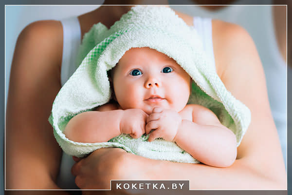 Как правильно купать новорожденную девочку?