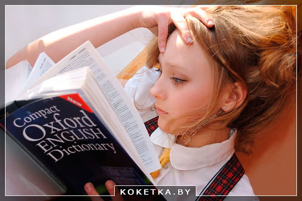 Артикли в английском языке девушка учит