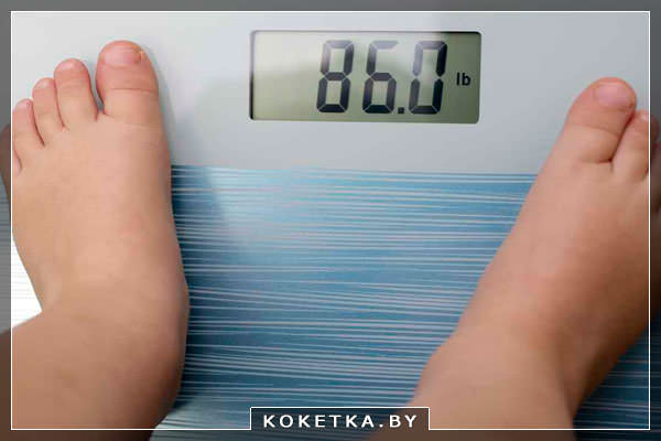 у ребенка лишний вес стоит на весах