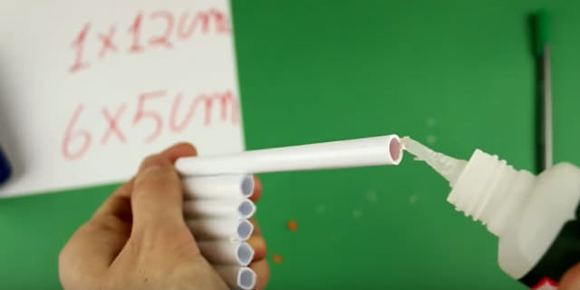 Склеиваем детали игрушечного пистолета