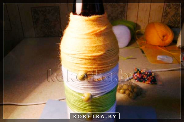 Декорирование бутылок нитками