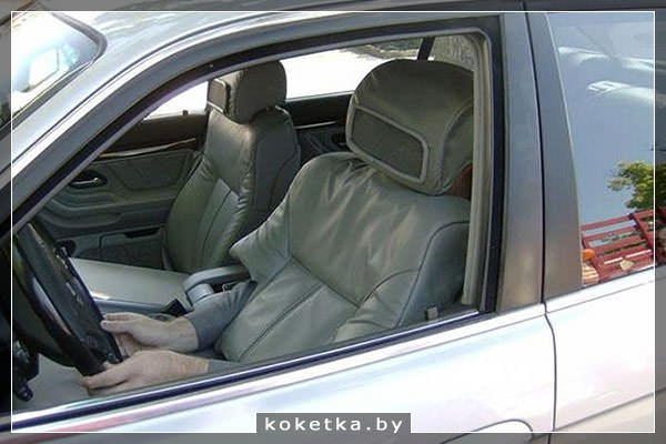 Купите костюм кресла и разыграйте других автомобилистов