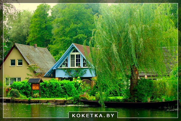 Сказочно красивый загородный дом у реки