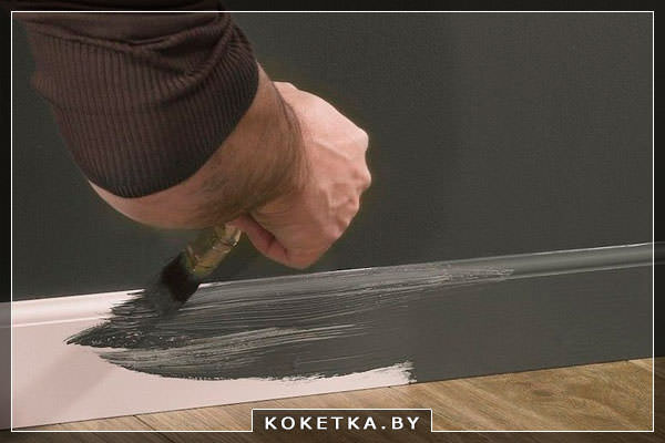 Покраска напольного плинтуса