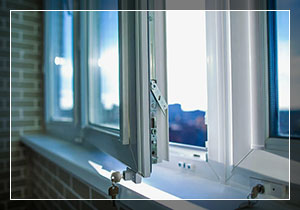 2771 ukhod za plastikovym oknom