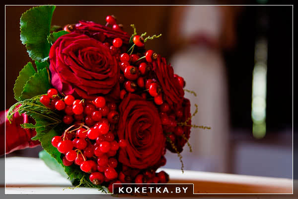 красный свадебный букет