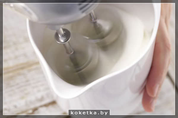 Взбиваем белки миксером