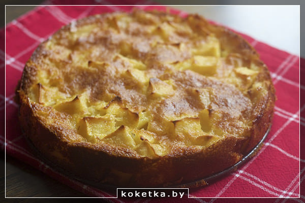 Яблочный пирог со сметаной и коньяком