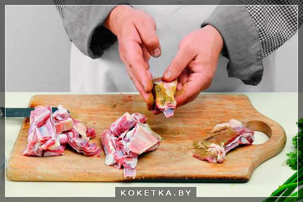 Рецепт приготовления грузинского блюда Чакапули. Шаг 3 Смешайте уцхо-сунели