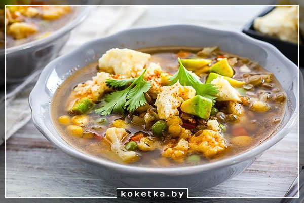 Суп с чечевицей, овощами и сыром