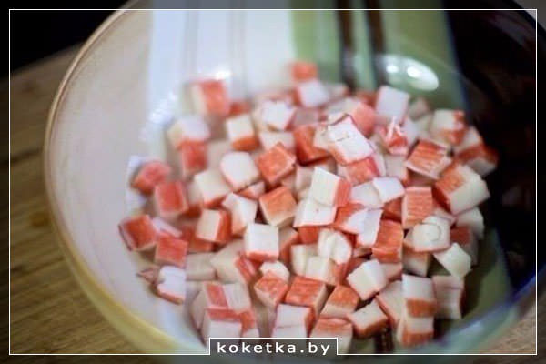 Крабовые палочки кубиками