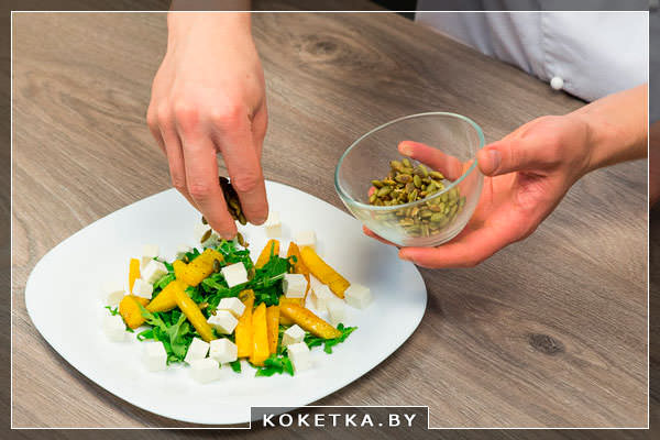  Посыпаем блюдо семечками