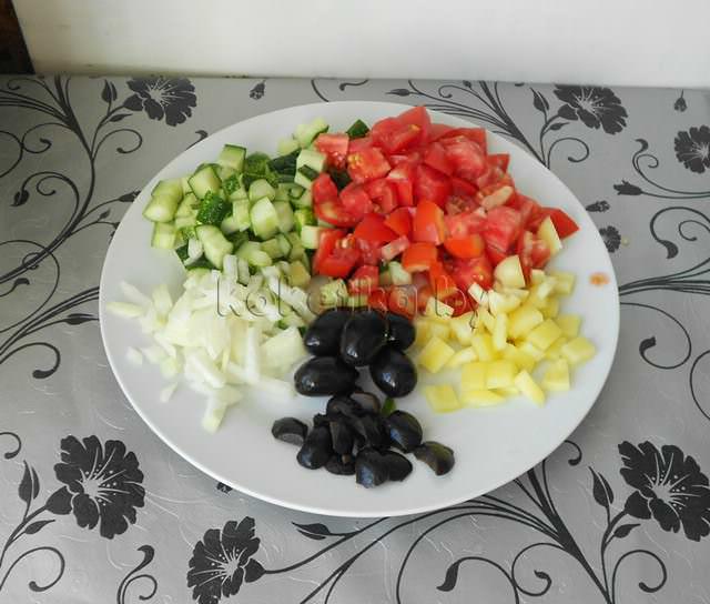Греческий салат с сыром фета