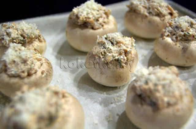 Шампиньоны, фаршированные сыром
