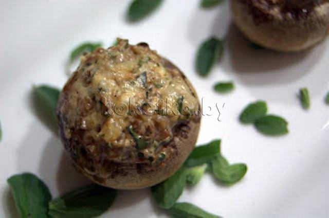 Шампиньоны, фаршированные сыром