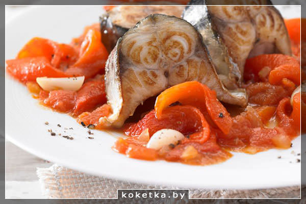 Печёная скумбрия с паприкой и чесноком - простой рецепт полезного второго блюда