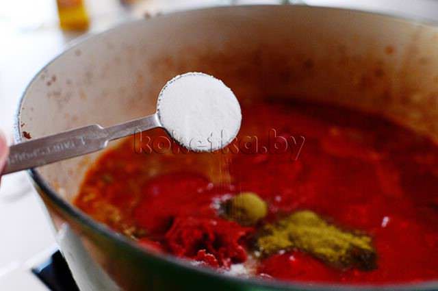 Спагетти с соусом из говяжьего фарша