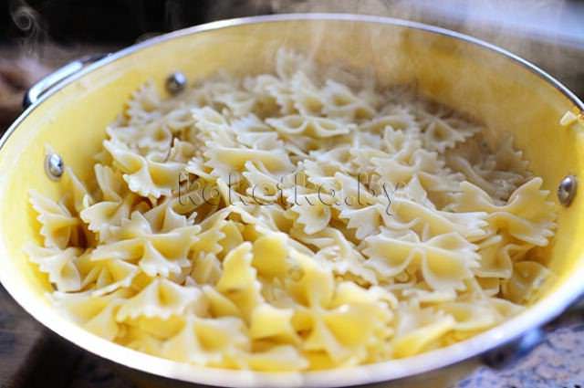 Макароны с курицей и сыром
