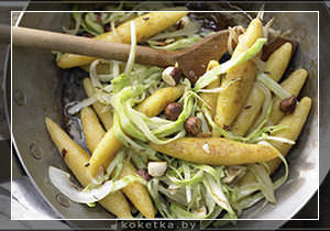 вкусное второе блюдо - морковная лапша с капустой