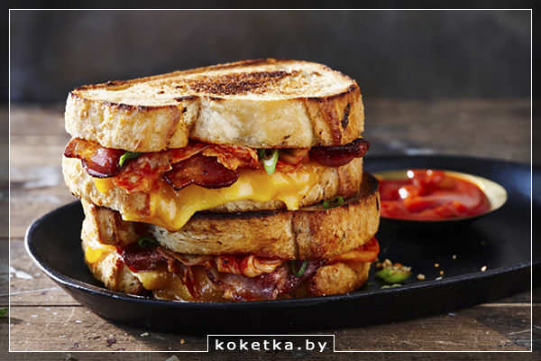 Kimcheese – сэндвич с беконом, сыром и капустой Кимчи. Фото-рецепт