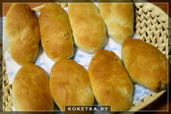 Постные печёные пирожки с картофелем и луком