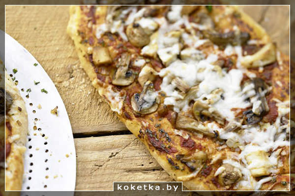 Пицца с грибами и сыром