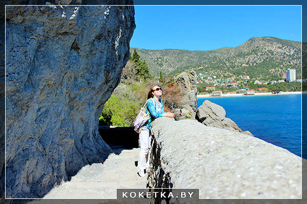 Море и яркое солнце в Крыму